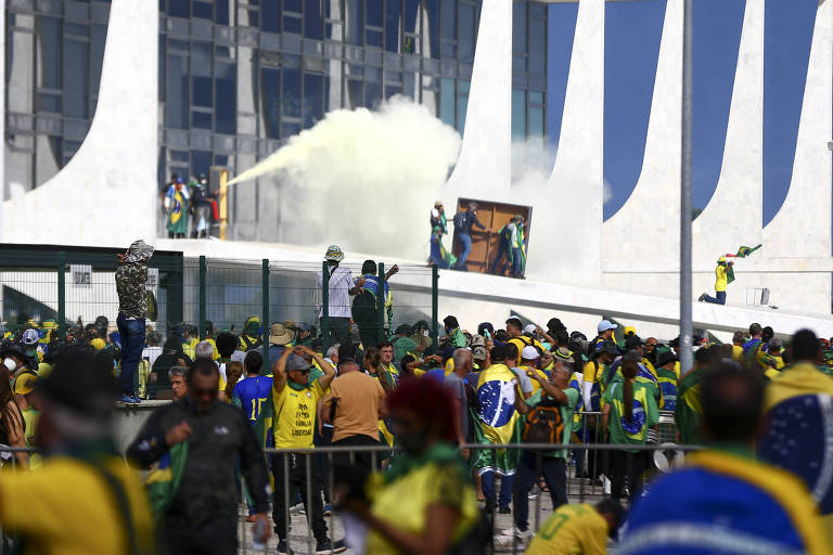 Série da Folha mostra bastidores dos 3 Poderes durante ataques golpistas