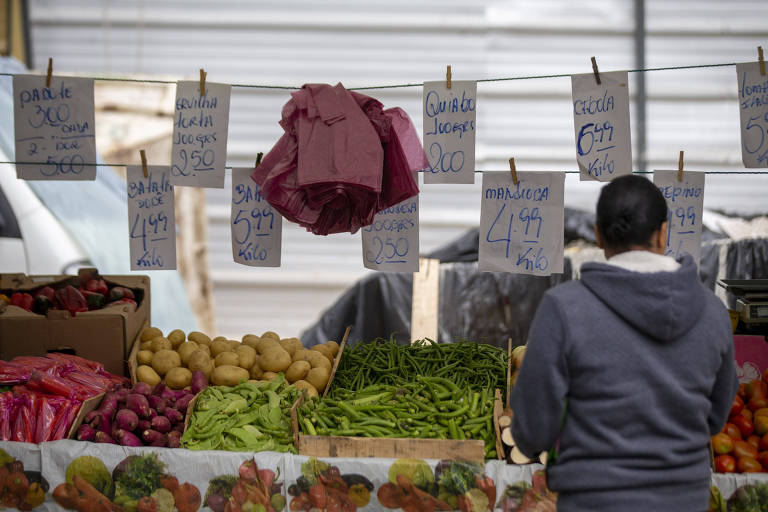 O que o governo pode fazer para reduzir o preço dos alimentos? Economistas comentam