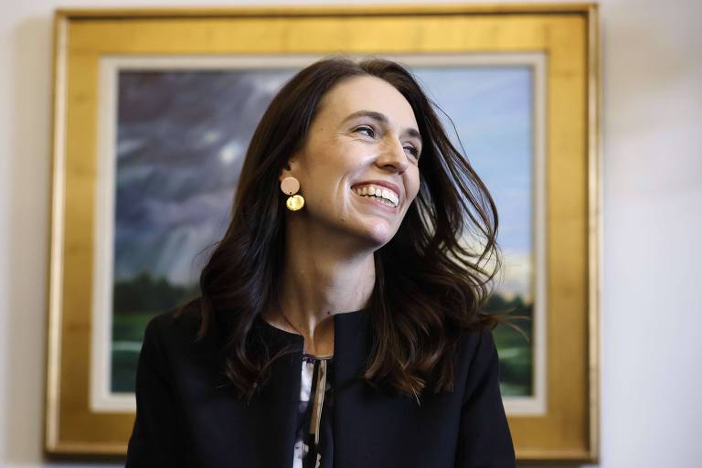 Como Jacinda Ardern usou a moda para fazer política sem que quase ninguém percebesse