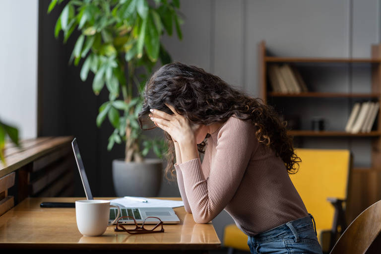 O que causa dores no trabalho e veja como evitar