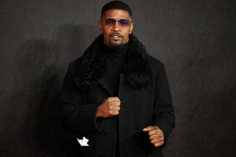 Jamie Foxx é visto pela primeira vez quase três meses após internação; veja vídeo