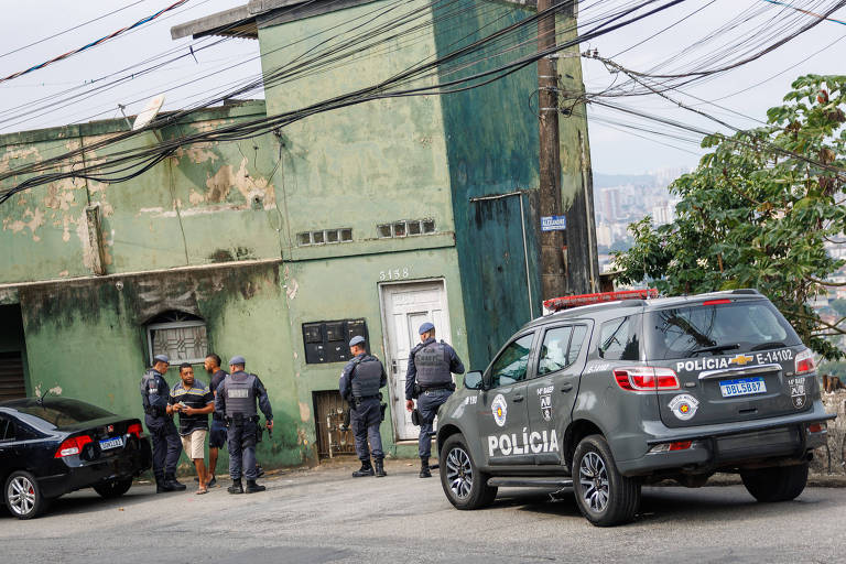 Dois morrem em ação da PM em morro de Santos (SP)