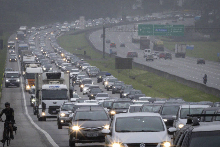 Vai pegar a estrada no Ano Novo? Saiba quais os horários de maior movimento