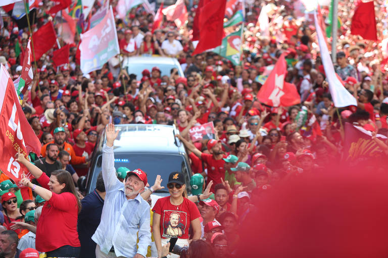 PT aproveita efeito Lula, cresce para 2024 e filia prefeitos até do PL