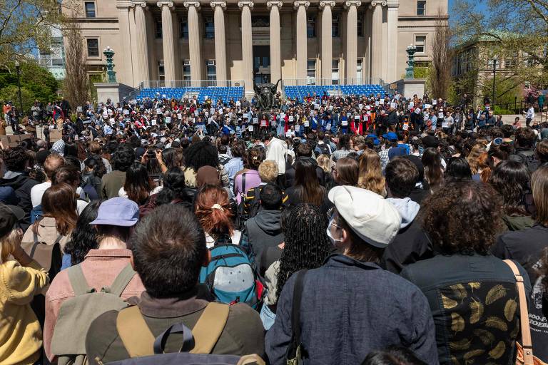 Policiais reagem rápido para desmobilizar acampamentos em universidades nos EUA