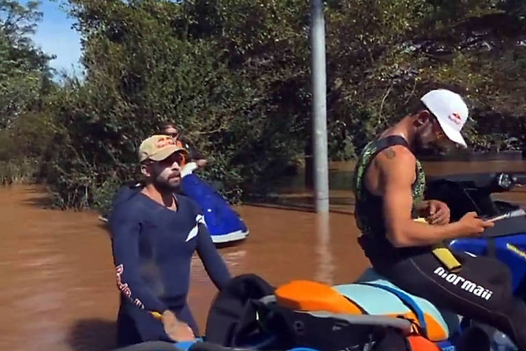 Pedro Scooby e surfistas chegam ao RS com jet-skis para ajudar em resgastes