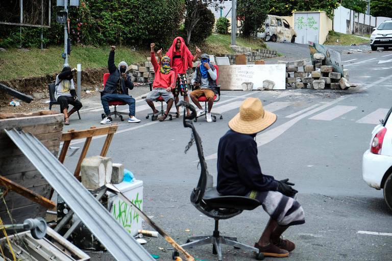 Manifestantes na Nova Caledônia mantêm protestos antes da chegada de Macron