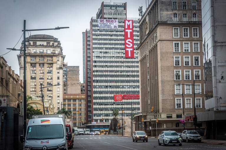 MTST ocupa prédio em Porto Alegre e cobra plano de moradia para desabrigados por enchentes