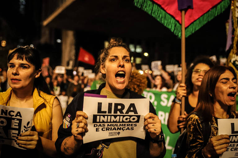 Brasileiras reunidas para enfrentar a extrema direita