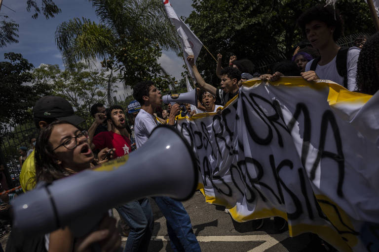 Câmara aprova nova reforma do ensino médio com mais disciplinas tradicionais