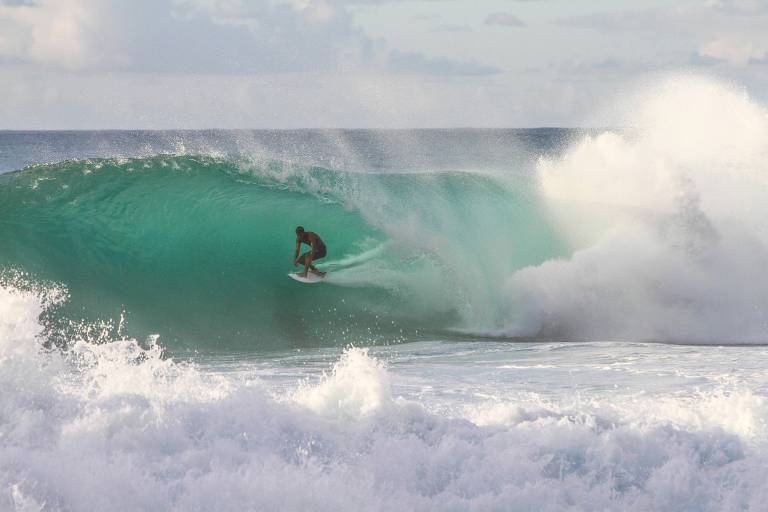 Surfista é atacado por tubarão e tem perna levada pela maré