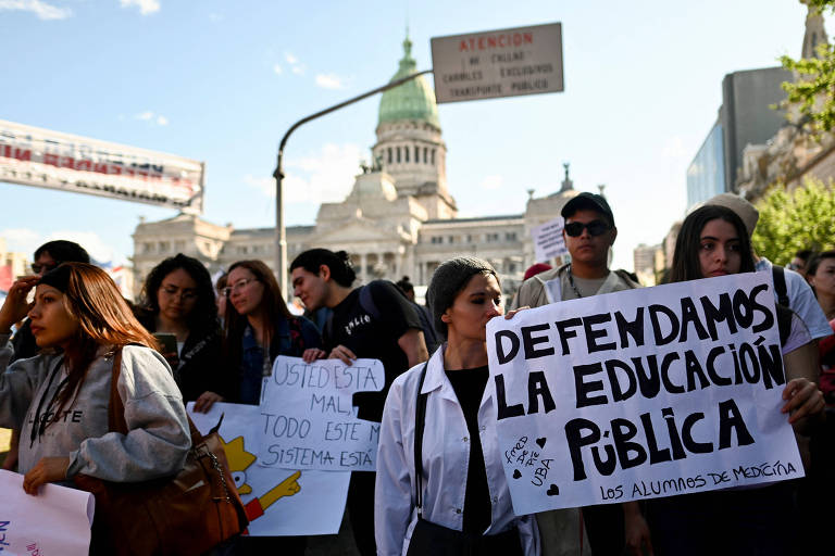 Milhares vão às ruas na Argentina por mais verba para universidades