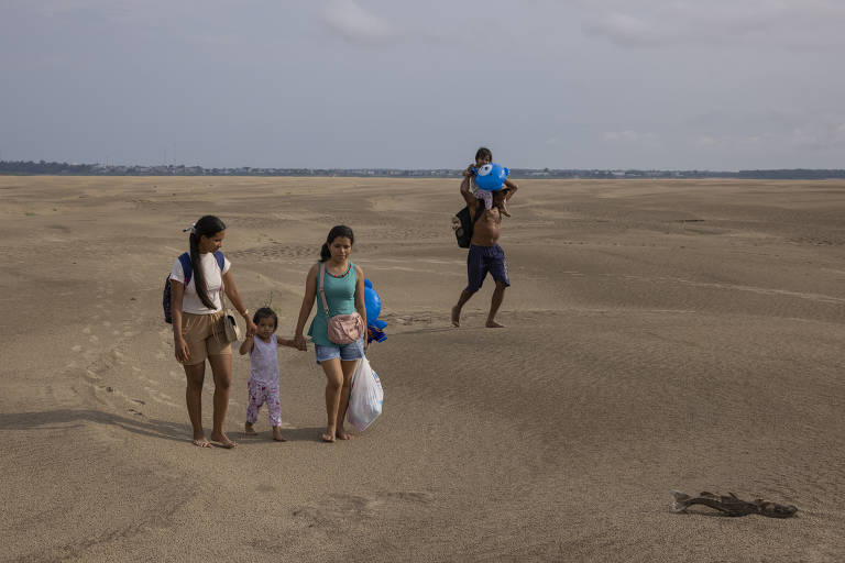 Seca histórica do rio Solimões deixa milhares sem aula no Amazonas