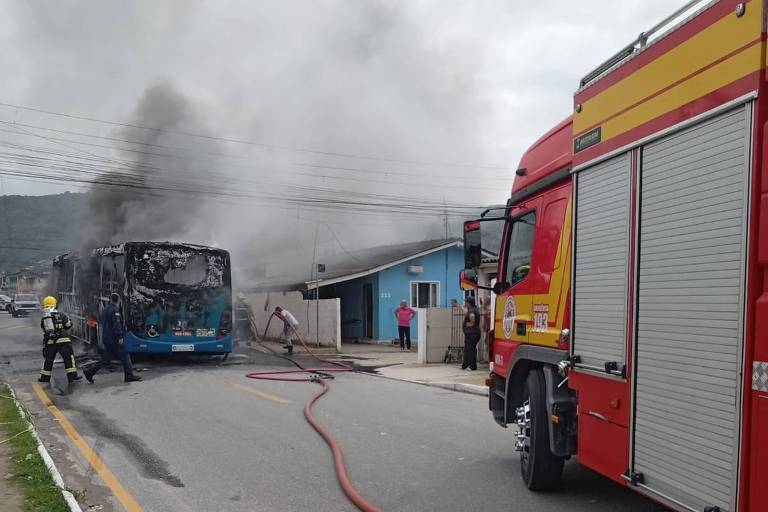 Incêndios criminosos em vias da Grande Florianópolis terminam em 12 presos e 1 morto