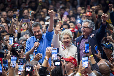 SAO PAULO, SP - 27/10/2024 -  O candidato a prefeitura de São Paulo, Guilherme Boulos (PSOL), durante coletiva após a divulgação do resultado final das eleições de 2024. (Foto: Danilo Verpa/Folhapress, COTIDIANO) ORG XMIT: 611224