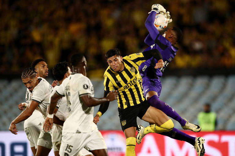 Botafogo perde no Uruguai, mas confirma final brasileira na Libertadores contra o Atlético