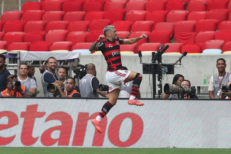 Flamengo sai na frente do Atlético e fica perto do título da Copa do Brasil