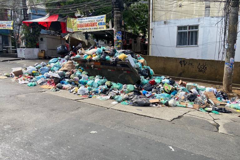 Moradores reclamam de coleta de lixo na Rocinha