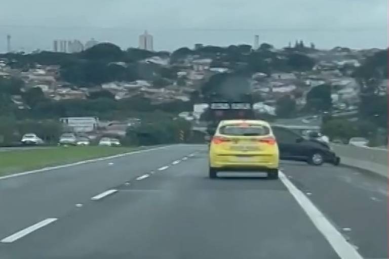 Mulher dirige por rodovias de Campinas com ex-namorado no capô do carro