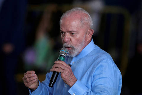 FILE PHOTO: Brazil's President Luiz Inacio Lula da Silva speaks during the arrival of Brazilian citizens from Lebanon, in Guarulhos, Brazil, October 6, 2024. REUTERS/Carla Carniel/File Photo ORG XMIT: FW1