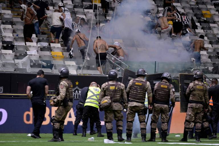 Atlético-MG é punido com jogos sem torcida por confusão na final da Copa do Brasil