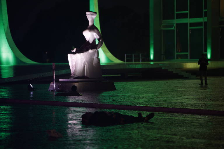 Veja fotos de explosão de bombas na Praça dos Três Poderes, em Brasília