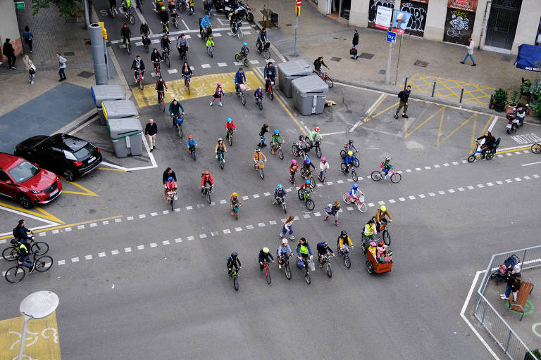 Vídeo: Projeto de 'bicicletas escolares' transforma ida ao colégio na Alemanha