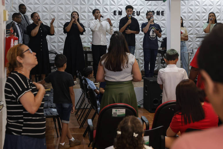 Favelas têm maior proporção de templos religiosos do que o resto das cidades, mostra pesquisa