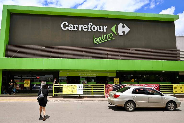 Carrefour vende 11 lojas para grupo gaúcho em processo de simplificação das operações