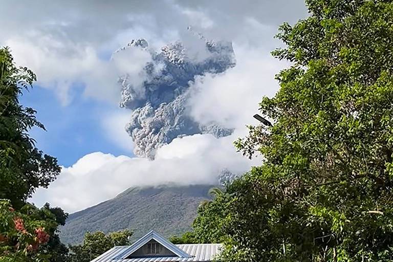 Vulcão entra em erupção pela 2ª vez nas Filipinas e lança nuvem de cinzas; veja vídeo