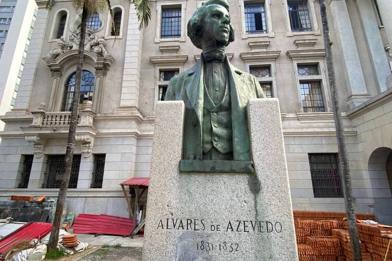 A polêmica estátua do poeta Álvares de Azevedo