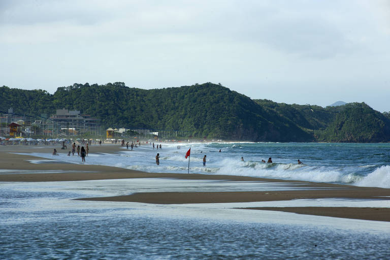 Número de turistas argentinos em praias de SC dobra no começo de 2025, diz pesquisa