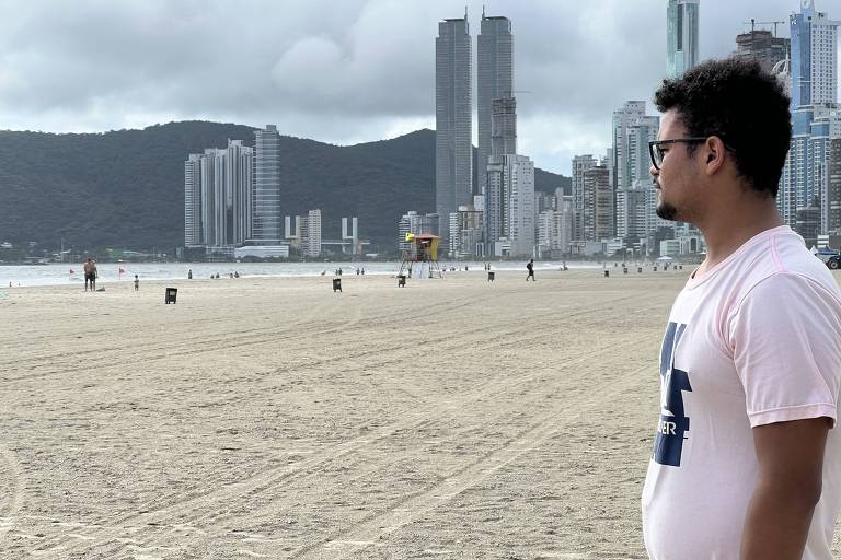 Qualidade de água em praia alargada de Balneário Camboriú é ruim ou péssima