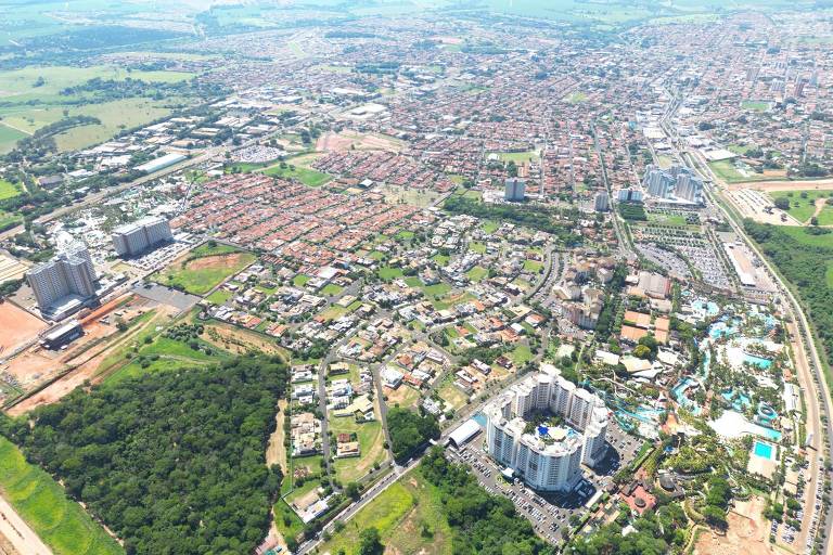 Turismo em Olímpia (SP) vai além dos parques aquáticos com águas termais