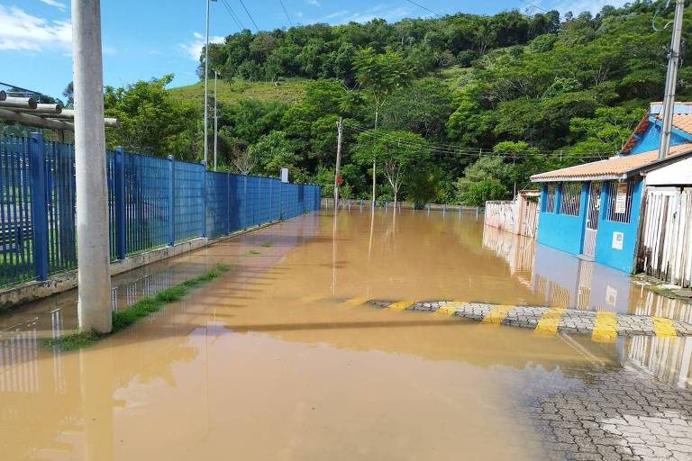 Enchente em São Luiz do Paraitinga (SP) deixa ao menos uma família desalojada