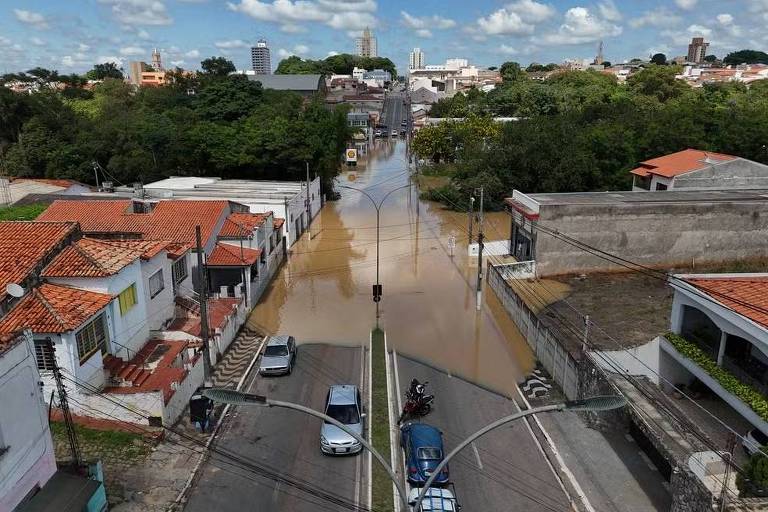 Chuva causa alagamentos e cheia de mais de 5 metros de altura no interior paulista