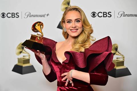 (FILES) English singer-songwriter Adele poses with the award for Best Pop Solo Performance for 