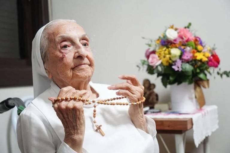 Pessoa mais velha do mundo, freira gaúcha participou de orações durante enchentes no RS