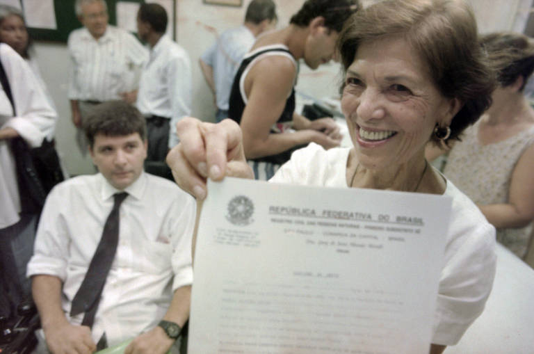 Lula assina criação do Prêmio Eunice Paiva para personalidades de destaque na defesa da democracia