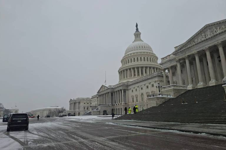 Região próxima do Capitólio fica vazia e com neve em dia de certificação de Trump