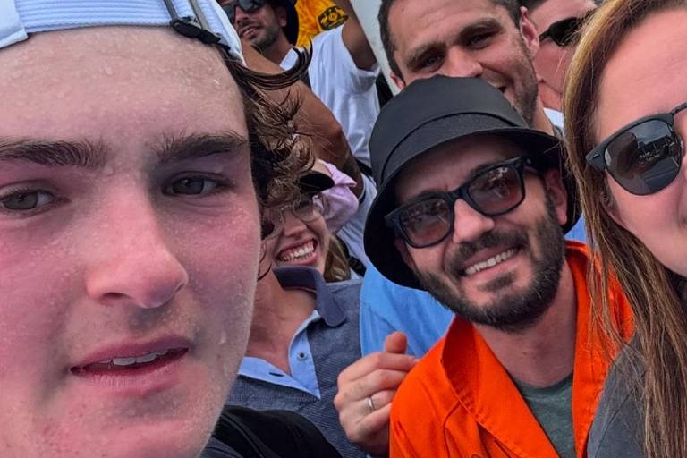 Torcedor vestido de gari e grito de guerra embalam João Fonseca no Australian Open