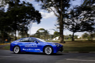 Carro Toyota Mirai em teste no campus da Universidade de São Paulo 