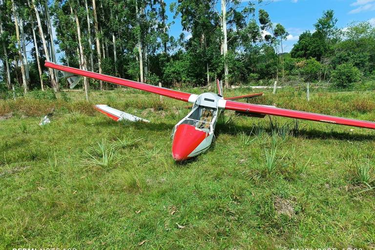 Avião de pequeno porte cai no RS, e vítimas são resgatadas sem ferimentos graves