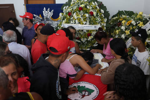 SENSITIVE MATERIAL. THIS IMAGE MAY OFFEND OR DISTURB A woman cries during a funeral of members of the Landless Workers' Movement, Valdir do Nascimento de Jesus and Gleison Barbosa, in Tremembe, Sao Paulo state, Brazil, January 12, 2025. REUTERS/Felipe Iruata ORG XMIT: PPP-UMS-004