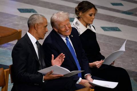 WASHINGTON, DC - JANUARY 09: U.S. President-elect Donald Trump speaks with former U.S. President Barack Obama as Melania Trump looks on during the state funeral for former U.S. President Jimmy Carter at Washington National Cathedral on January 09, 2025 in Washington, DC. President Joe Biden declared today a national day of mourning for Carter, the 39th President of the United States, who died at the age of 100 on December 29, 2024 at his home in Plains, Georgia.   Chip Somodevilla/Getty Images/AFP (Photo by CHIP SOMODEVILLA / GETTY IMAGES NORTH AMERICA / Getty Images via AFP)