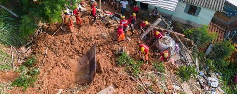 Aerial view of rescue teams working on a landslide site at Bethania neighborhood, Ipatinga, Minas Gerais state, Brazil on January 12, 2025. Landslides caused by torrential rains in southeast Brazil have left at least seven people dead and four others missing, rescue services in Minas Gerais state said January 12. (Photo by NILMAR LAGE / AFP)