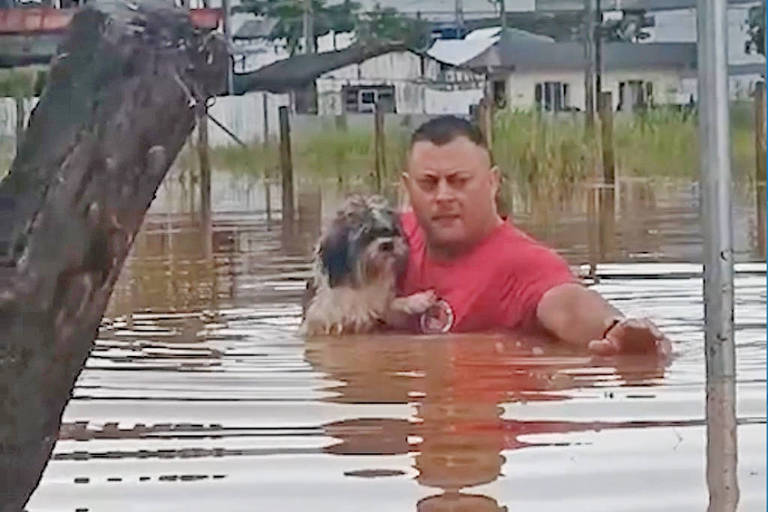 Forte chuva em SC deixa ruas de Florianópolis e rodovias alagadas