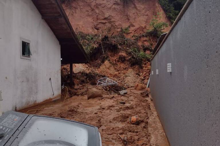 Homem morre em SC devido às fortes chuvas; quase 900 pessoas estão fora de casa