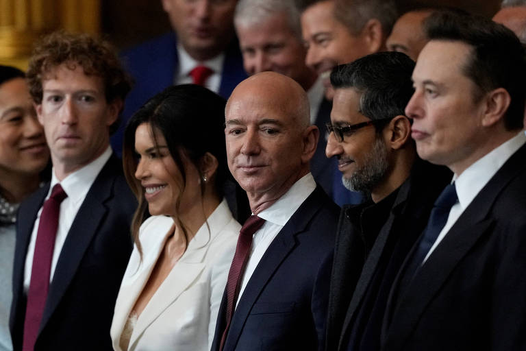 Musk, Zuckerberg, Bezos, Cook e Pichai tiveram lugar de honra na posse de Trump