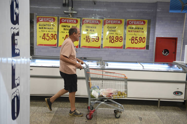 Salário perde faz tempo da inflação da comida, governo tem pouco a fazer